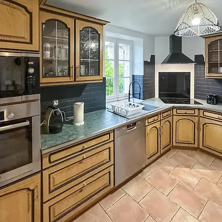 بيت للعطل 3 Bedroom Amazing Home In Goudargues غودارغوس